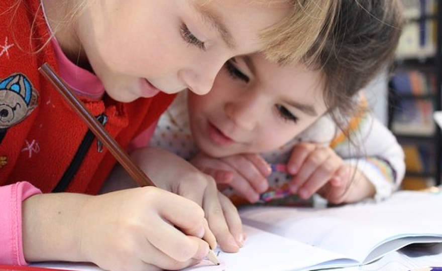 Apprendre à chercher, chercher à apprendre