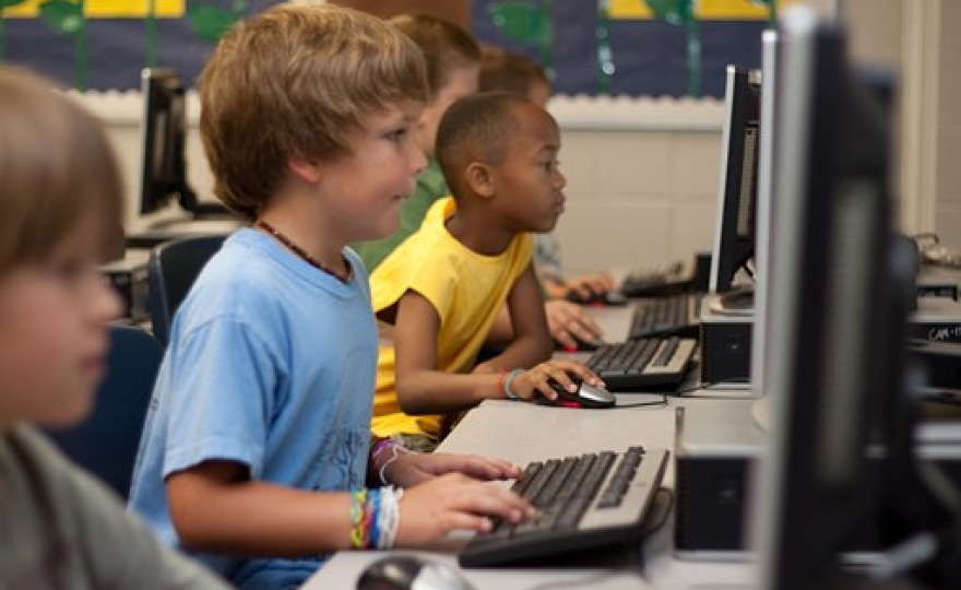 Numérique et apprentissage : vers une école augmentée et dématérialisée ?