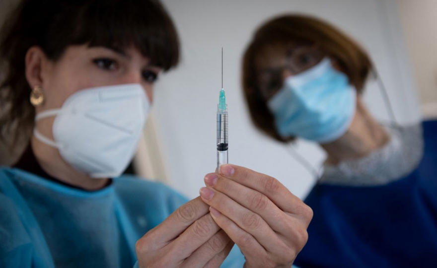 La vaccination, entre devoir démocratique et obligation légale