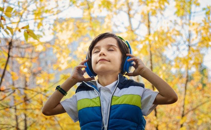 Comment la musicothérapie peut aider les enfants anxieux