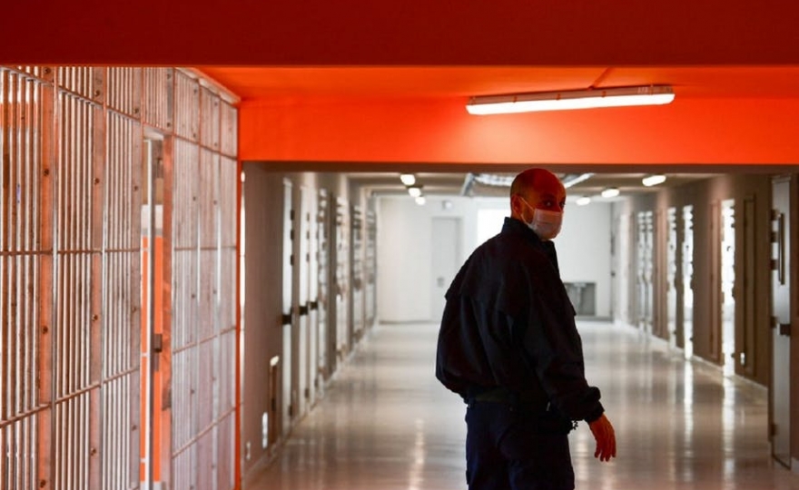 Toujours plus de prisons : pour quoi faire ?