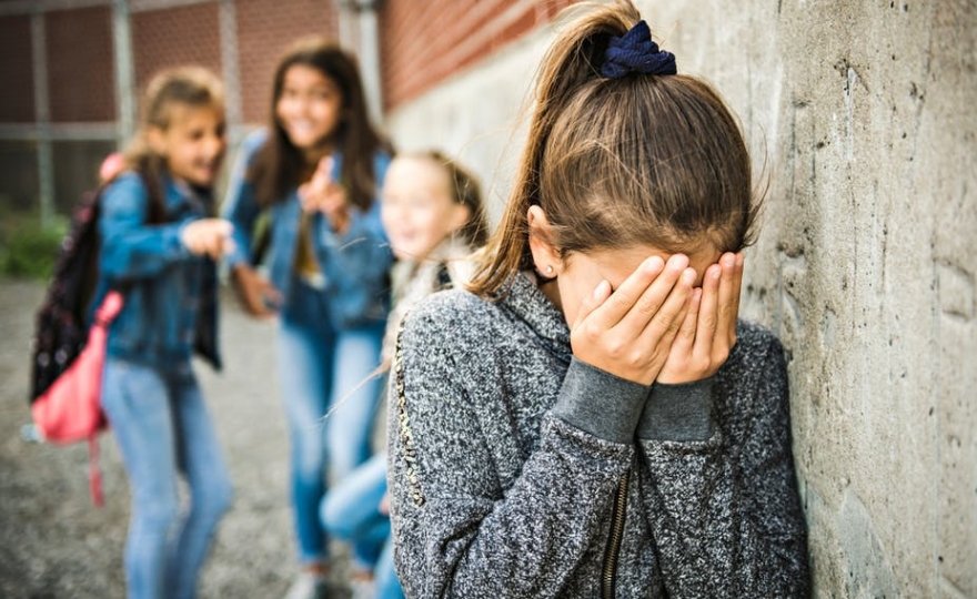 Comment des situations de harcèlement scolaire peuvent-elles échapper si longtemps à la vigilance des adultes ?