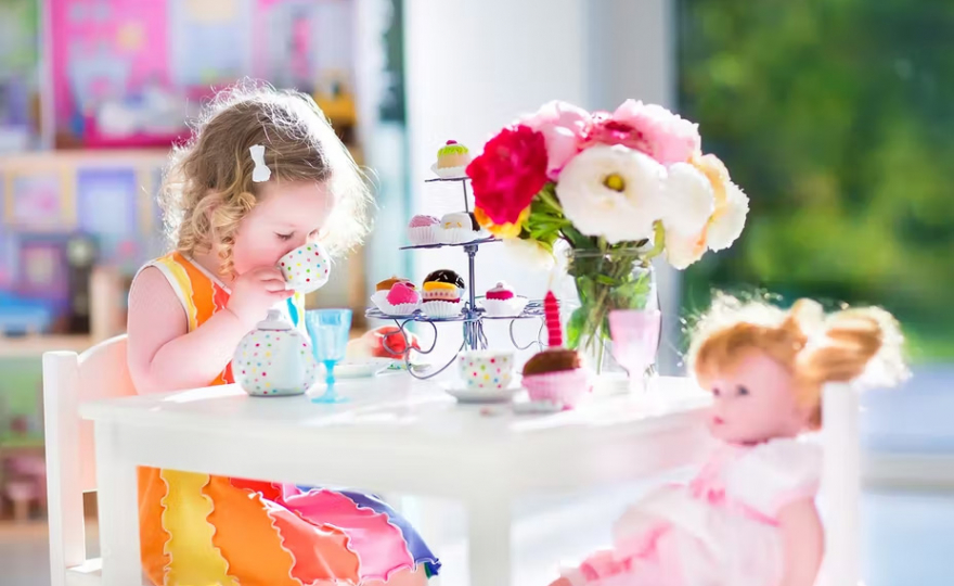 Jouer à « faire semblant » aide-t-il les enfants à grandir ?