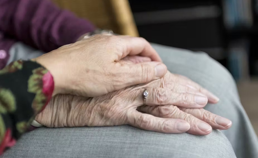 La personne de confiance : cet accompagnant (mal connu) de la fin de vie