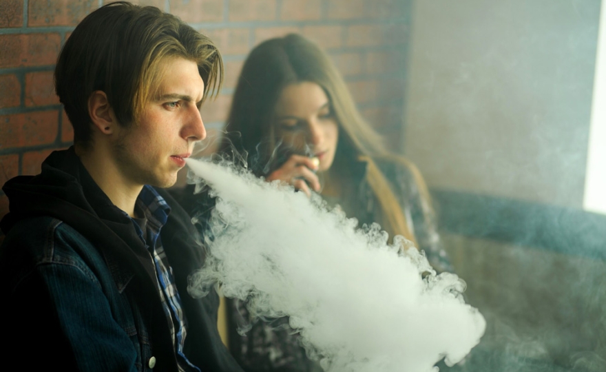 Après le tabagisme passif, ne sous-estimez pas le vapotage passif