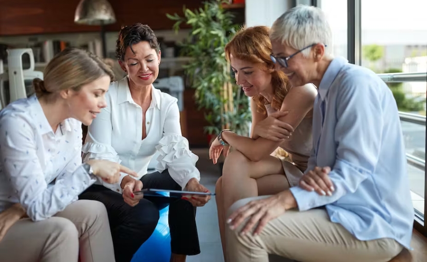 Pourquoi c’est une bonne chose de parler de la ménopause au travail