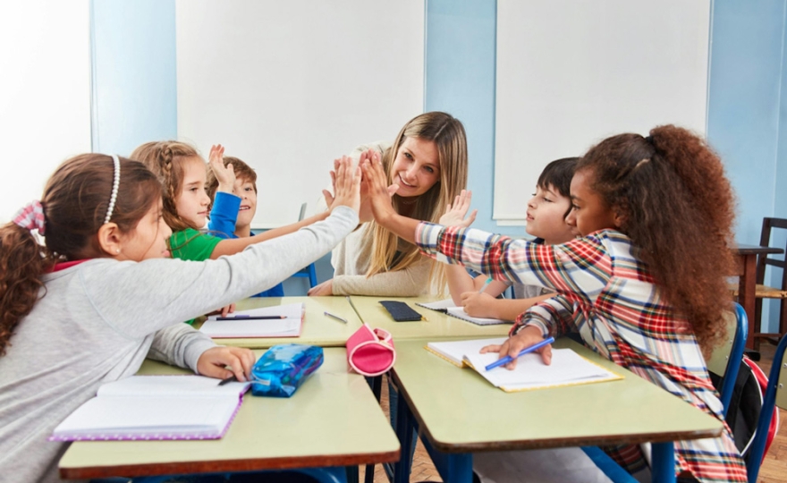 Favoriser la coopération à l’école pour combattre l’échec scolaire