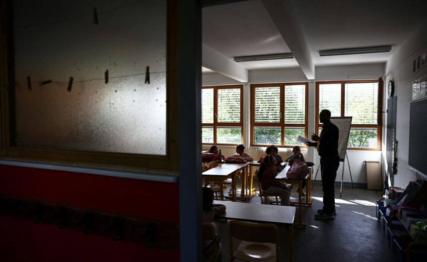 Recruter des enseignants contractuels : une solution durable pour l’Éducation nationale ?