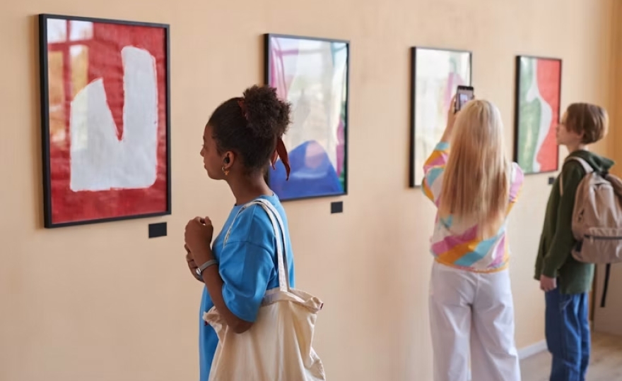 Visiter les musées, ça s’apprend ? L’éducation au regard contre les inégalités culturelles