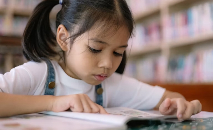 Apprendre à lire : ce que les données de 9 000 enseignants et 130 000 élèves révèlent des méthodes et de leur efficacité